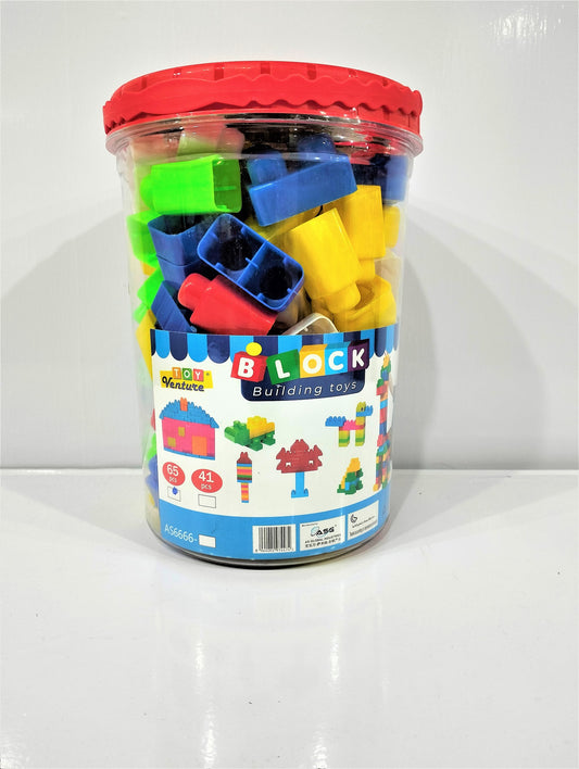 Building Blocks In a Bucket 65 Pieces
